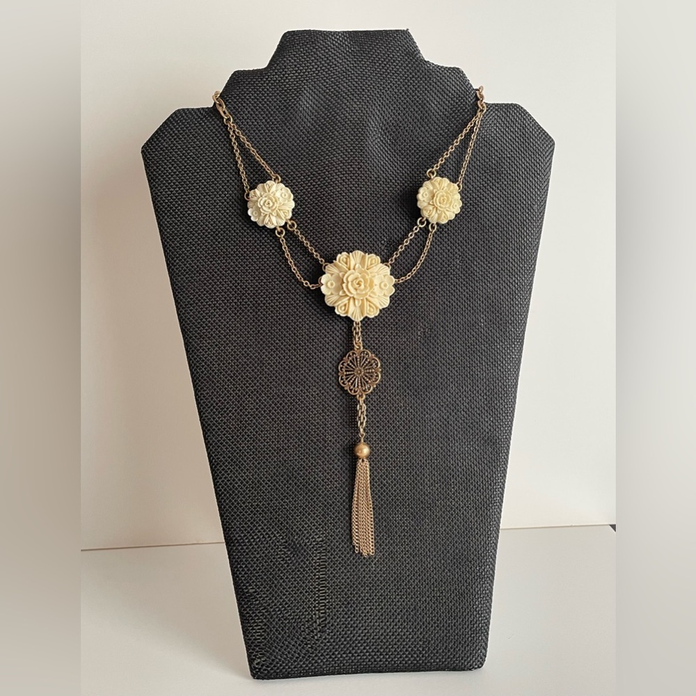 Faux ivory Lucky Brand necklace!